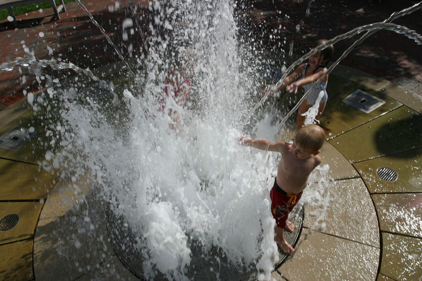 Crystal | NCB Series - Deck Level Cascade Jet NCB200 EFFECT 01