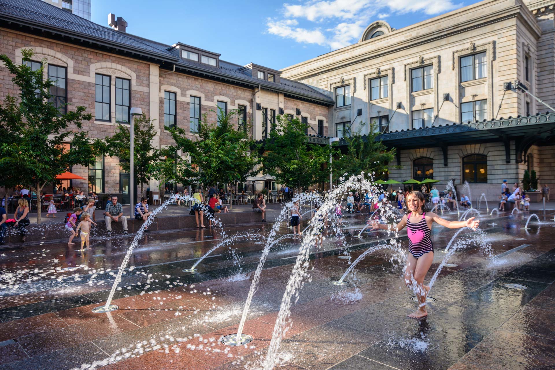 Crystal | LED210 & 220 Series – Arching ChoreoSwitch 5138 DENVER UNION STATION 11